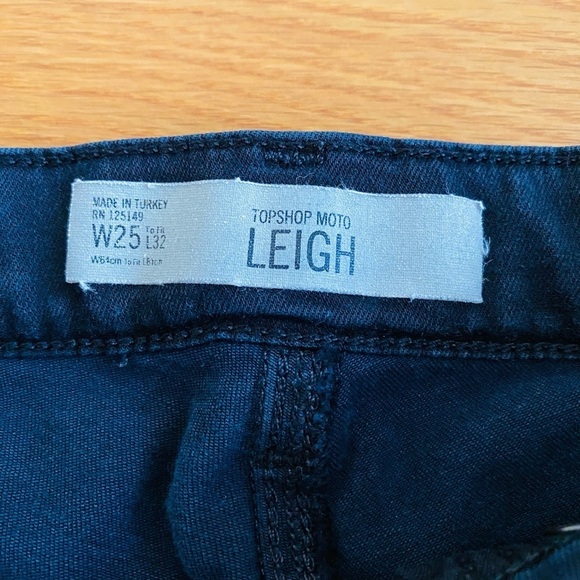 Top Shop Moto Leigh Two Pairs Jeans Black and Light Wash Ripped Jeans, 25 x 32 - Picture 4 of 13